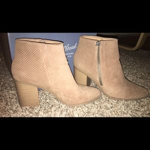 Universal Thread taupe booties - size 11